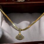 Serpentine Chain Gold Pendant Necklace - Image 2