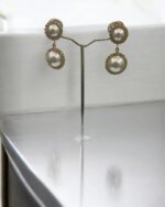 Vissen Pearl Dangle Earrings - Image 3